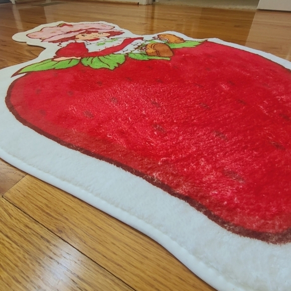 Strawberry Shortcake Rug 🍓 - Picture 3 of 4